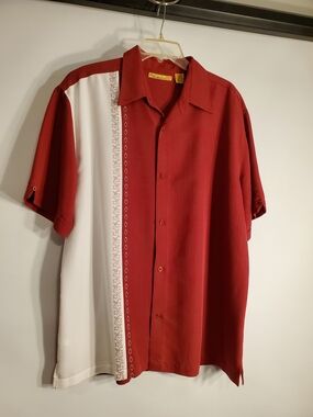 Men's Two-Tone Red and White Short-Sleeve Button-Down Shirt
